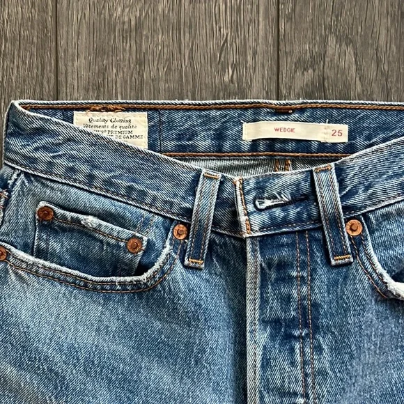 Levi's Women's High Rise Jeans - Light Blue - Picture 3 of 8